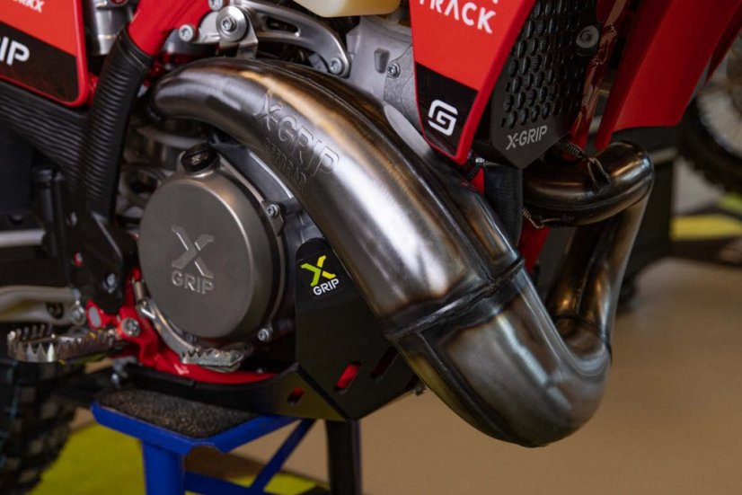 Koleno výfuku X-Grip Factory KTM/HQ/GAS 250/300 2024 -->