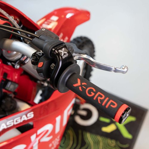 Domeček plynové rukojeti X-grip KTM/HUSQVARNA/GASGAS 2024 --> - Barva: Stříbrná