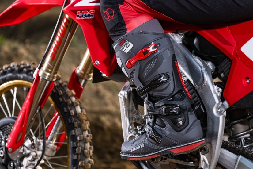 Motokrosové topánky Gaerne SG-22 Anthracite Black Red - Veľkosť obuvi: 42